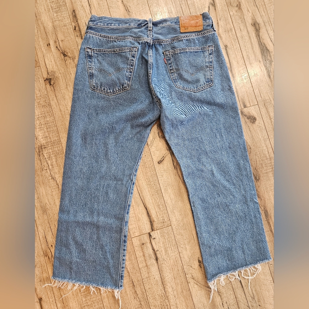 Levi’s Button Fly Cut Off Medium Wash Jeans 34 Waist 501's - Picture 4 of 6